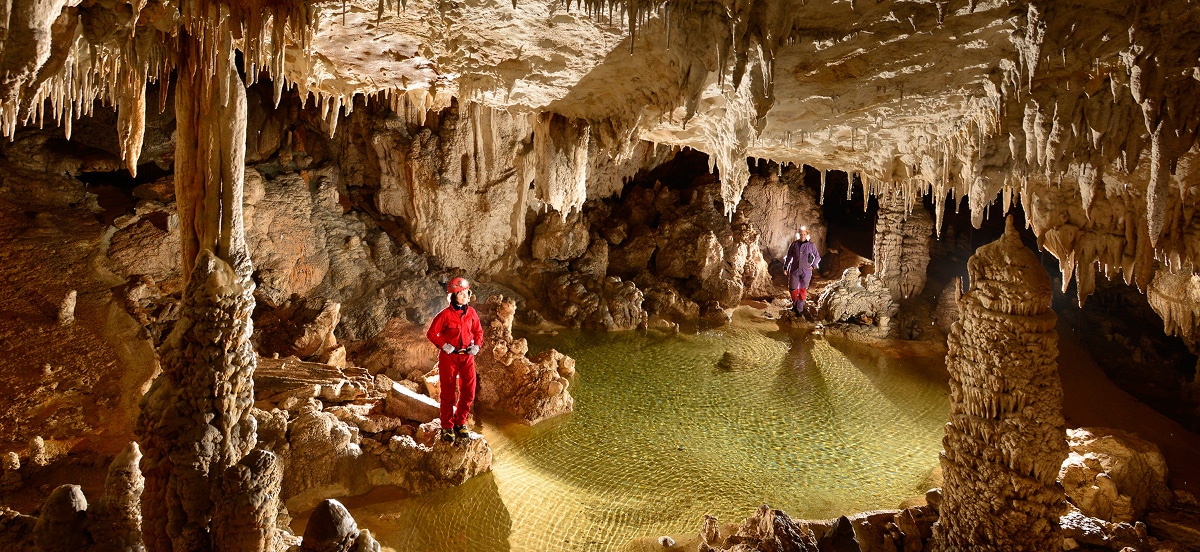 galerie des grotte de l'aguzou vue pendant une sortie de speleologie