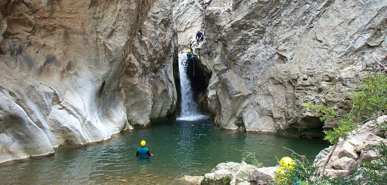 photo d'une séance de canyoning dans l’Aude dans les Pyrénées