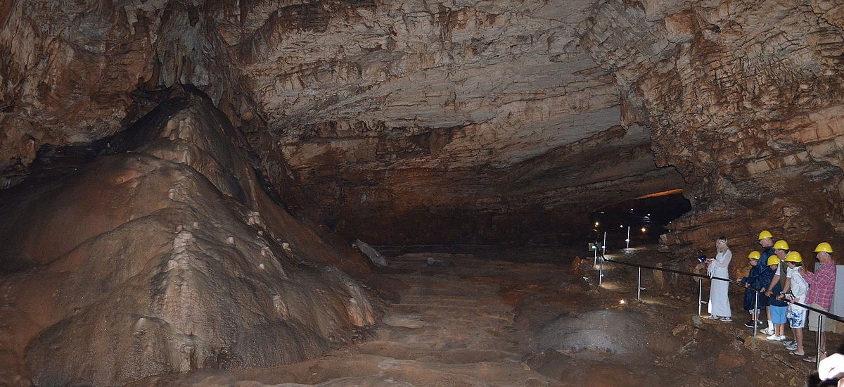 entrée de la grotte de l'Aguzou