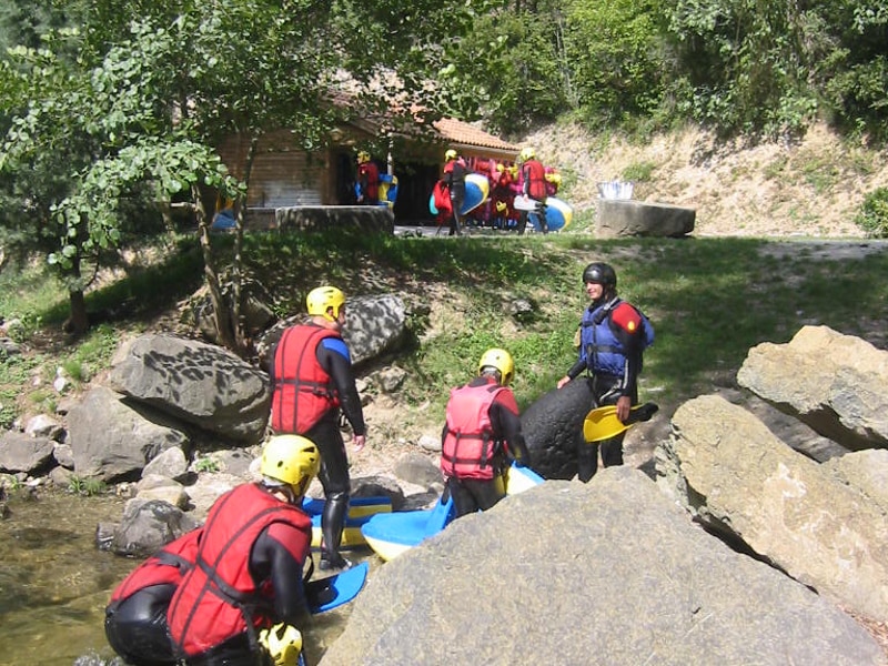 Photo de l'équipement nécessaire pour la descente en hydrospeed de l'Aude dans les pyrénées